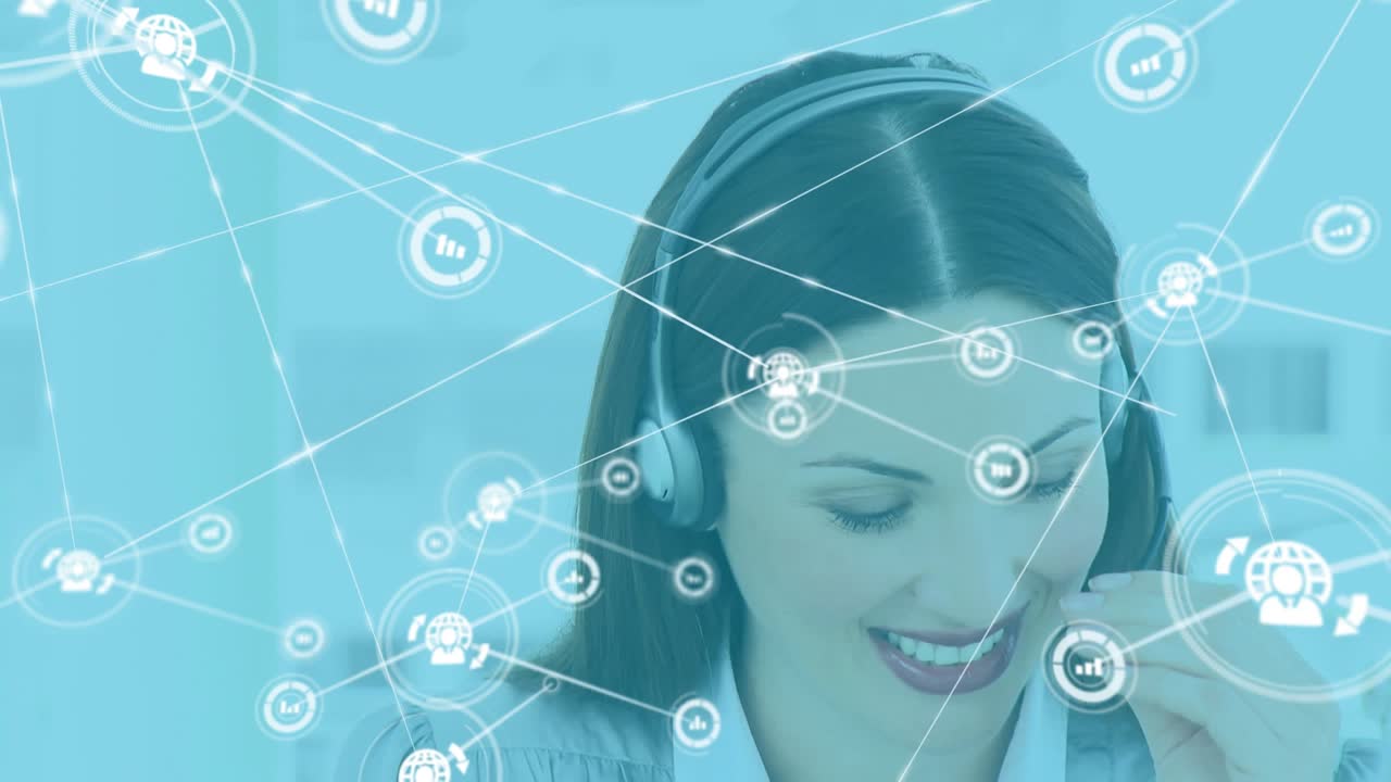 Animazione di una rete di connessioni con icone sopra una donna d'affari caucasica che utilizza un telefono con cuffie