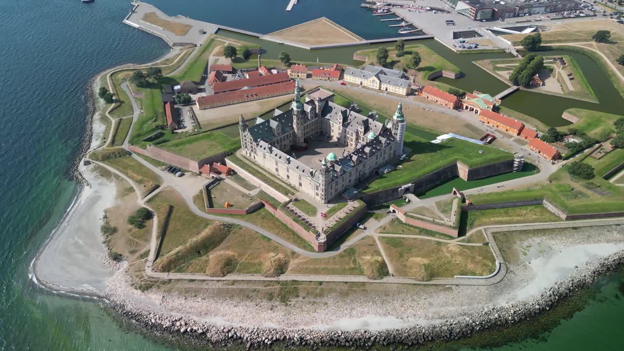 Kronborg Slot - Drone langt panorama