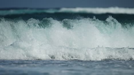 ocean waves crashing on the shore