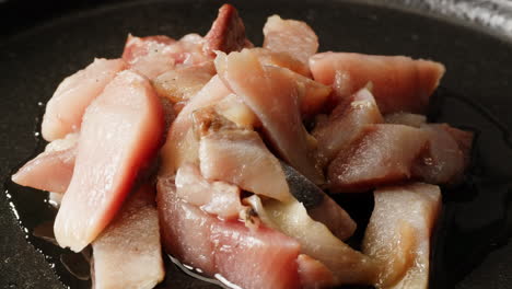 sliced raw tuna