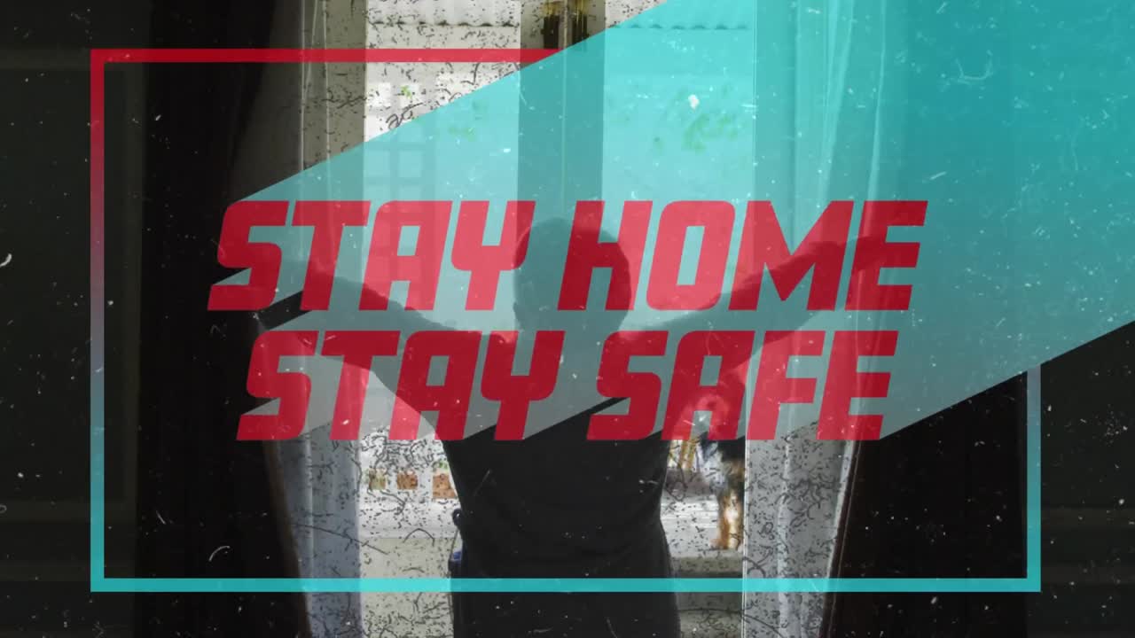 stay home stay safe over senior man의 애니메이션 집에서 커튼을 열고