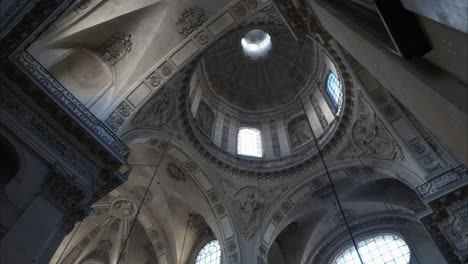 Innenaufnahme-Der-Versiegelung-Einer-Alten-Katholischen-Kirche