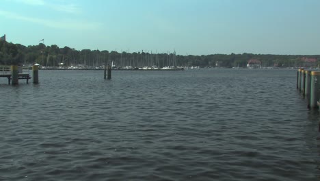 Toma-Panorámica-Del-Lago-Wannsee-En-Berlín,-Alemania