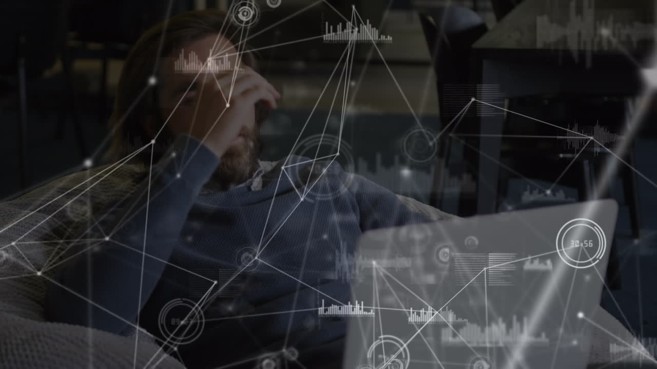 사무실에서 노트북을 사용하는 백인 사업가에 대한 데이터 처리 연결의 애니메이션