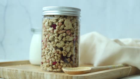 Detalle-De-Granola-Musli-En-Un-Tazón