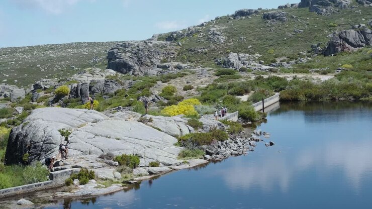 Gruppi di turisti al bordo di Covão dos Conchos