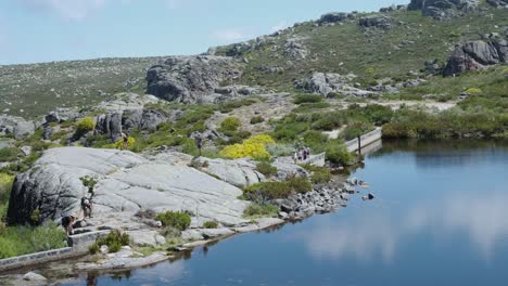 groups of tourists at the edge of covão dos conchos