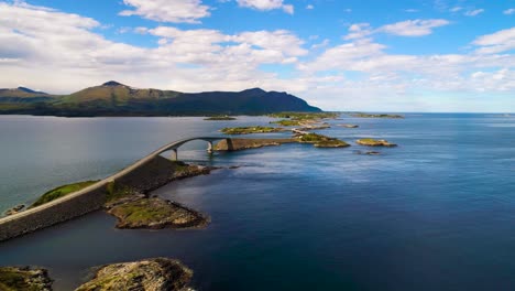 Imágenes-Aéreas-De-La-Carretera-Del-Océano-Atlántico-Noruega