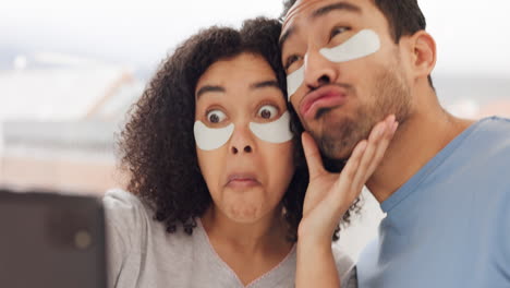 rosto, beleza e selfie com um casal usando