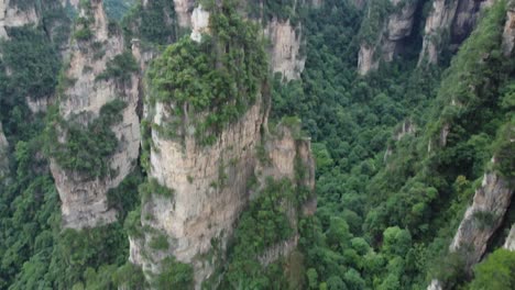 Wulong-Village,-ZhangJiaJie-National-Forest,-China