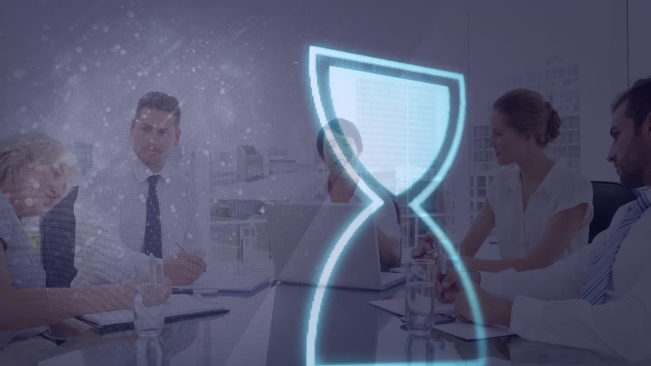 Animação de ícone de ampulheta neon sobre empresários diversos discutindo no escritório