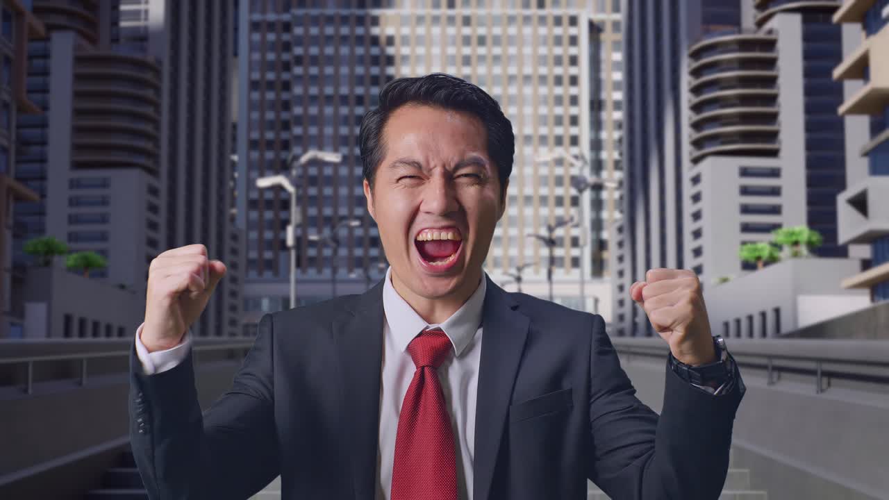 행복 한 아시아 사업가 는 도시 에서 서 있는 동안 축하 하고 있다