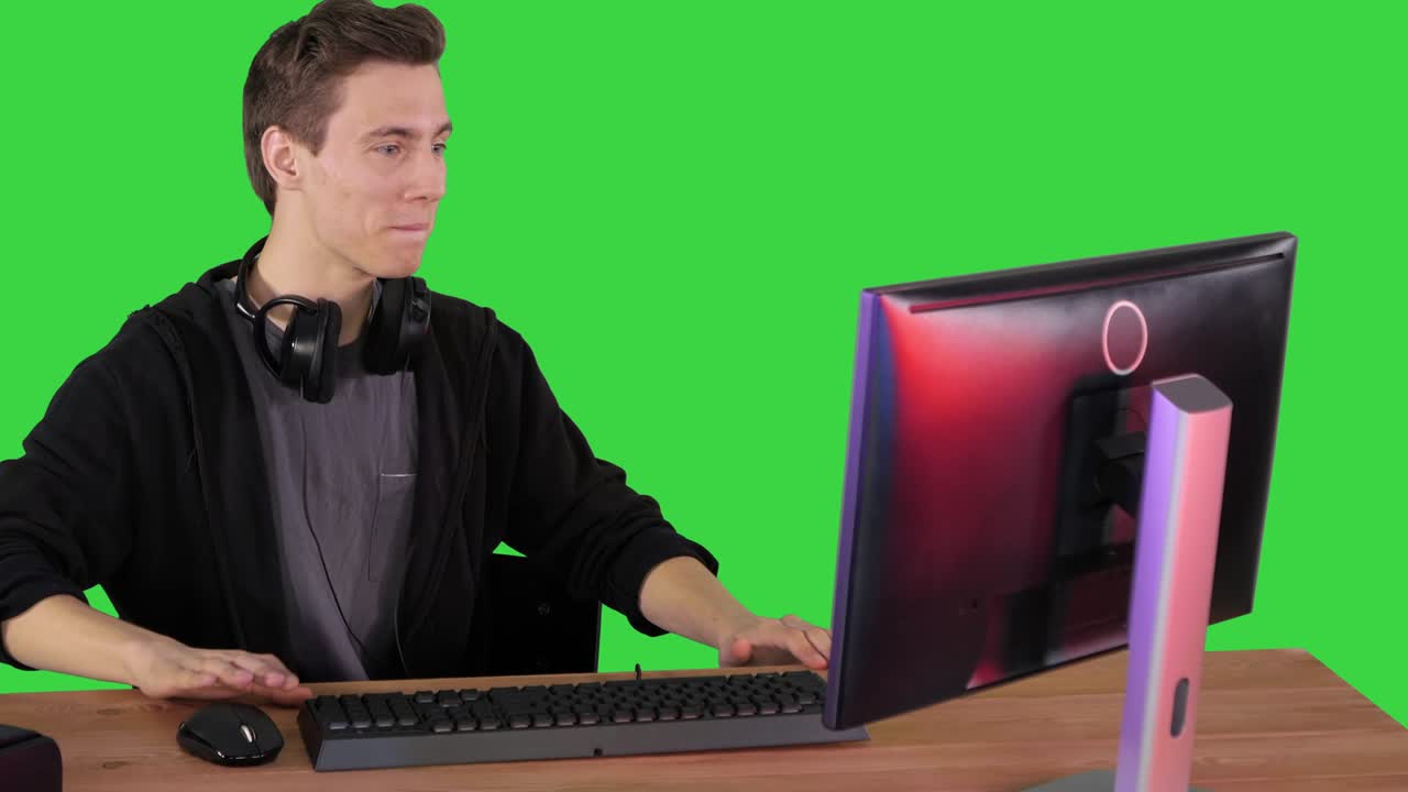 녹색 화면에서 증기를 보는 게이머의 행복한 감정, 크로마 키