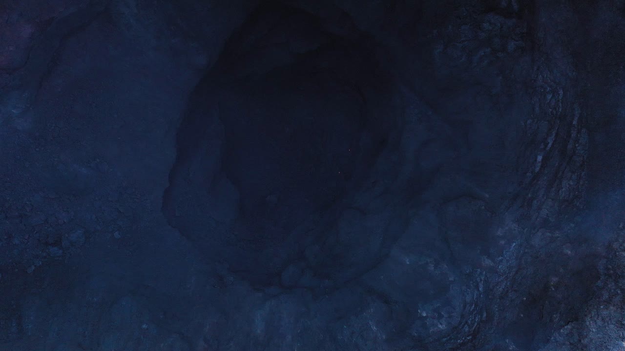 Vulkankrater mit Lavafluss