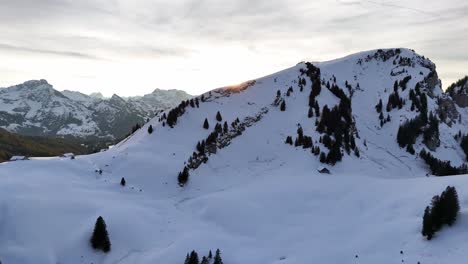 The-snowy-gulmen-mountain-at-vorderere-höhi-during-twilight-in-switzerland,-calm-ambiance,-aerial-view