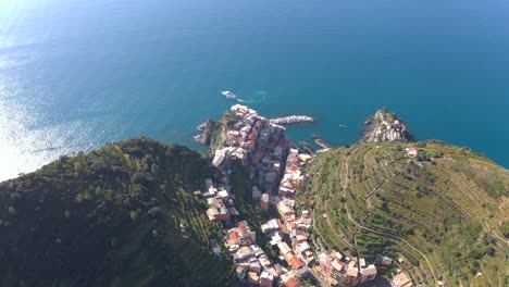 La-Belleza-De-Cinque-Terre:-Un-Paraíso-Costero-Italiano-Tomado-Con-Un-Dron