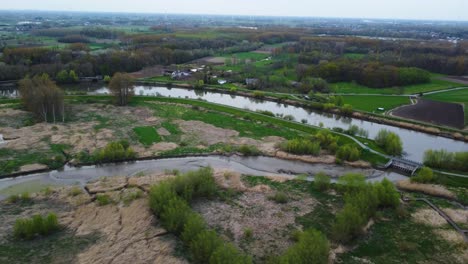 Toma-Aérea-Del-Río-Schelde-Desbordándose-En-Los-Alrededores