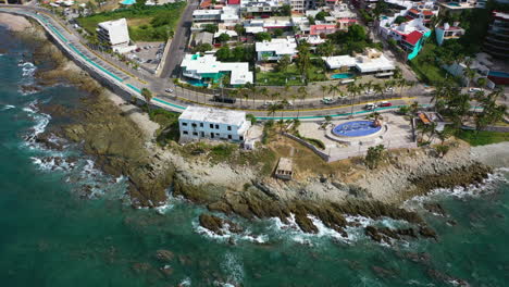 Drone-overlooking-traffic-on-the-Malecon-de-Mazatlan,-in-sunny-Sinaloa,-Mexico