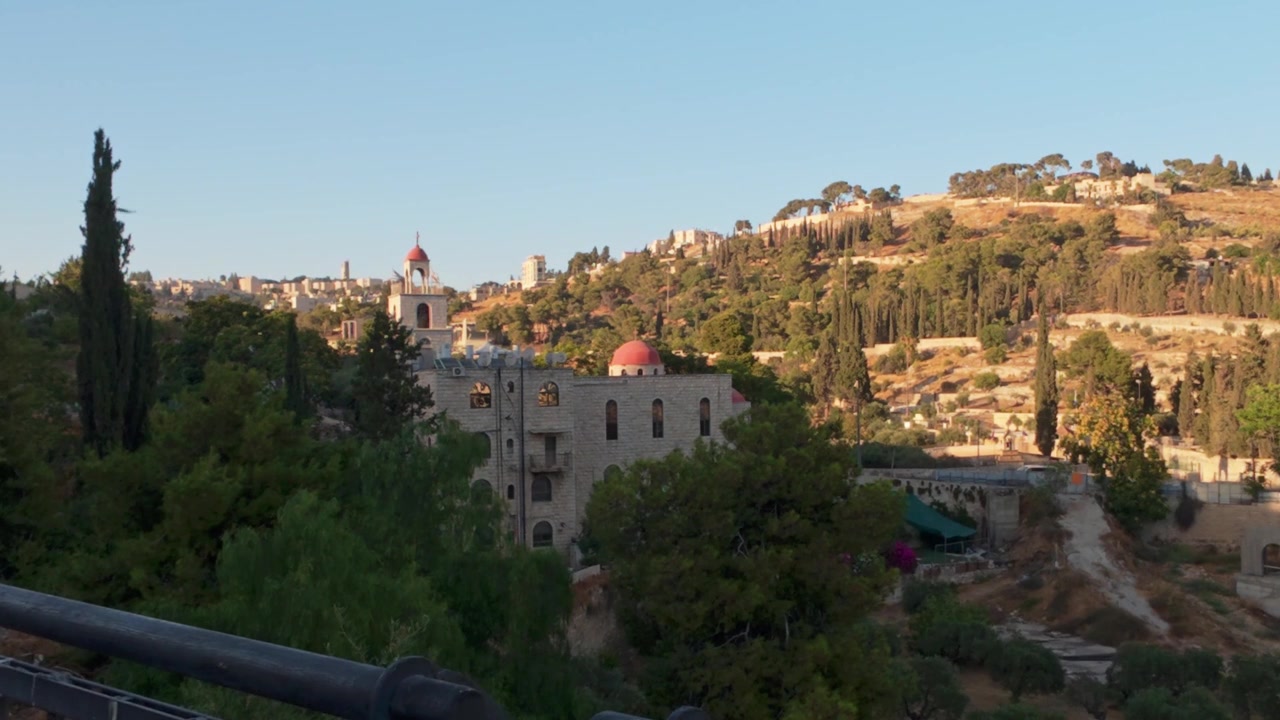 Panorama urbano di Gerusalemme che mostra la Valle del Cedron e le montagne