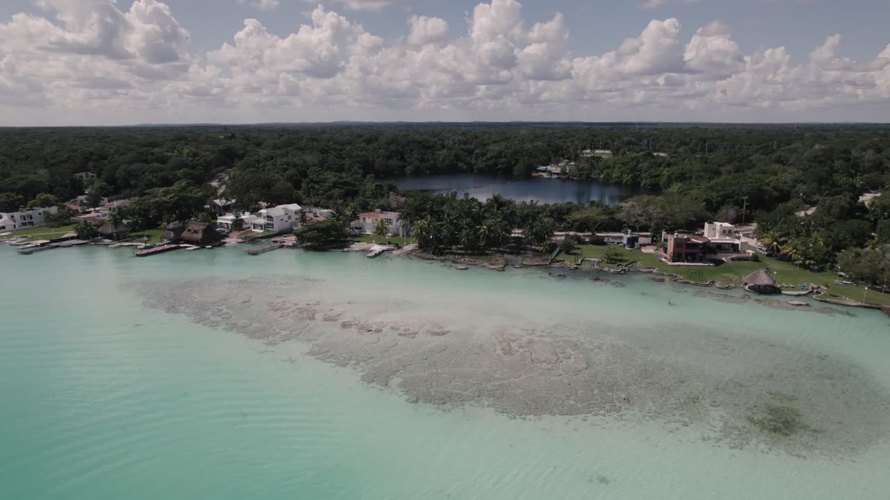 vista panorámica de una playa en méxico en un hermoso día - toma aérea