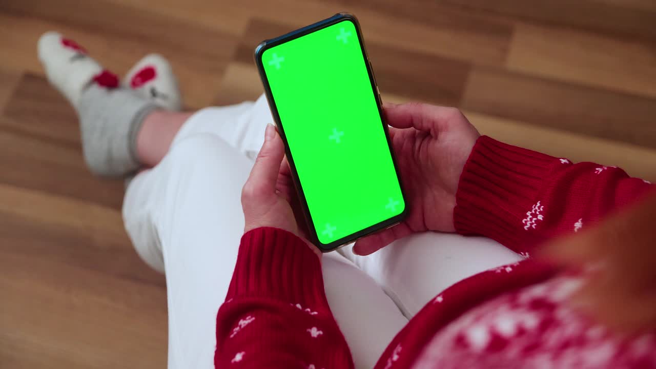 녹색 스크린 손에 pnone 크리스마스 시간
