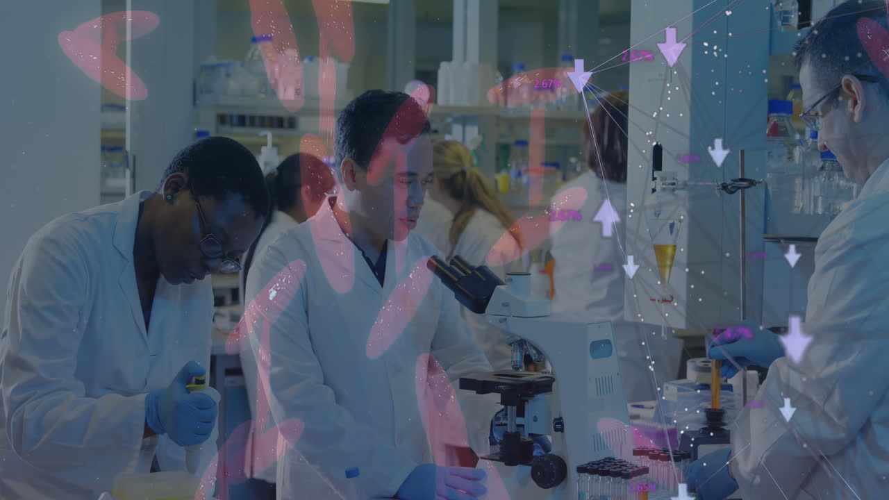 adn y gráfico sobre el científico hablando y usando el microscopio.