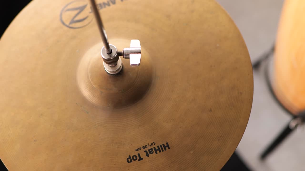 드럼 심벌즈 클로즈업, 드럼 키트 드럼 키트의 뮤지컬 심벌즈 클로즈업