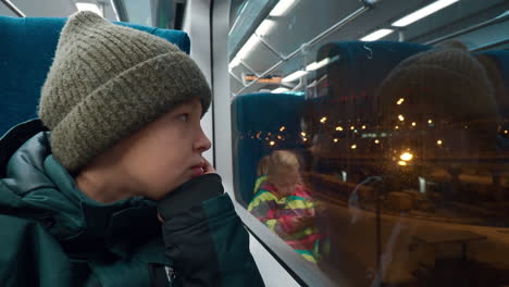 Children-train-travelers-arriving-to-the-city-at-night