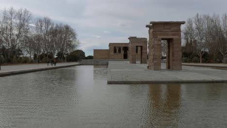 templo de debod en el parque oeste de madrid - el templo de debod