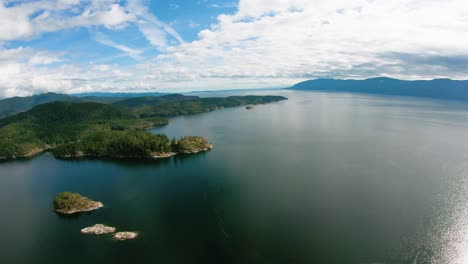isla kelly bahía de billings, columbia británica, vista aérea de la costa