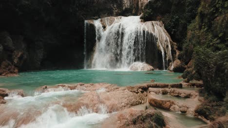 cataratas azules de el chiflon en méxico. primer plano aéreo