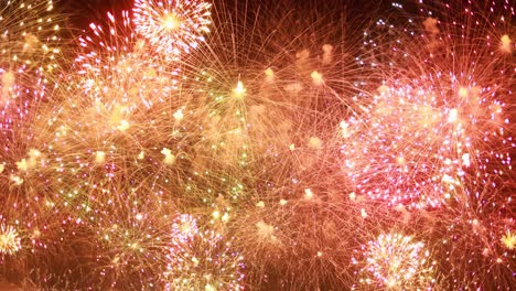 Buntes-Feuerwerk-Explodiert-Am-Nachthimmel.-Feiern-Und-Events-In-Leuchtenden-Farben.