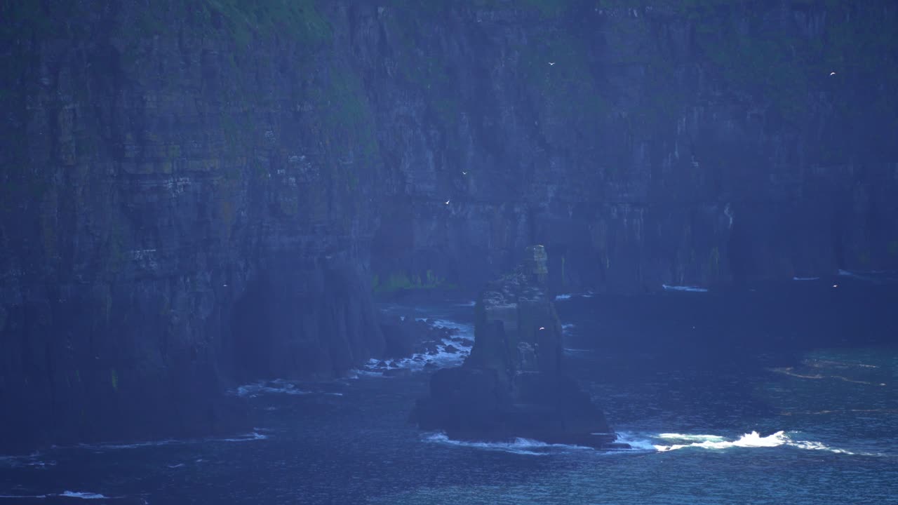 아일랜드 모허의 절벽에서 해리 포터 클리프 영화 장면의 텔레포토 클로즈업