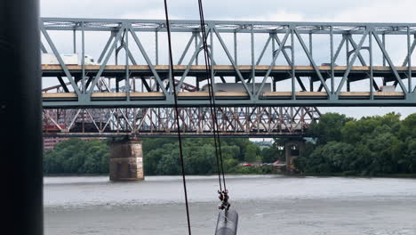 Puente-De-Armadura-En-Voladizo-De-Dos-Pisos-Del-Puente-Brent-Spence-En-Covington,-Kentucky,-Estados-Unidos