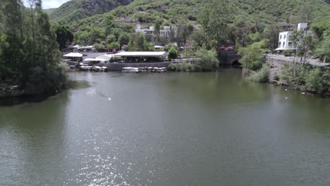 Tour-Aereo-De-Una-Represa-En-Guanajuato