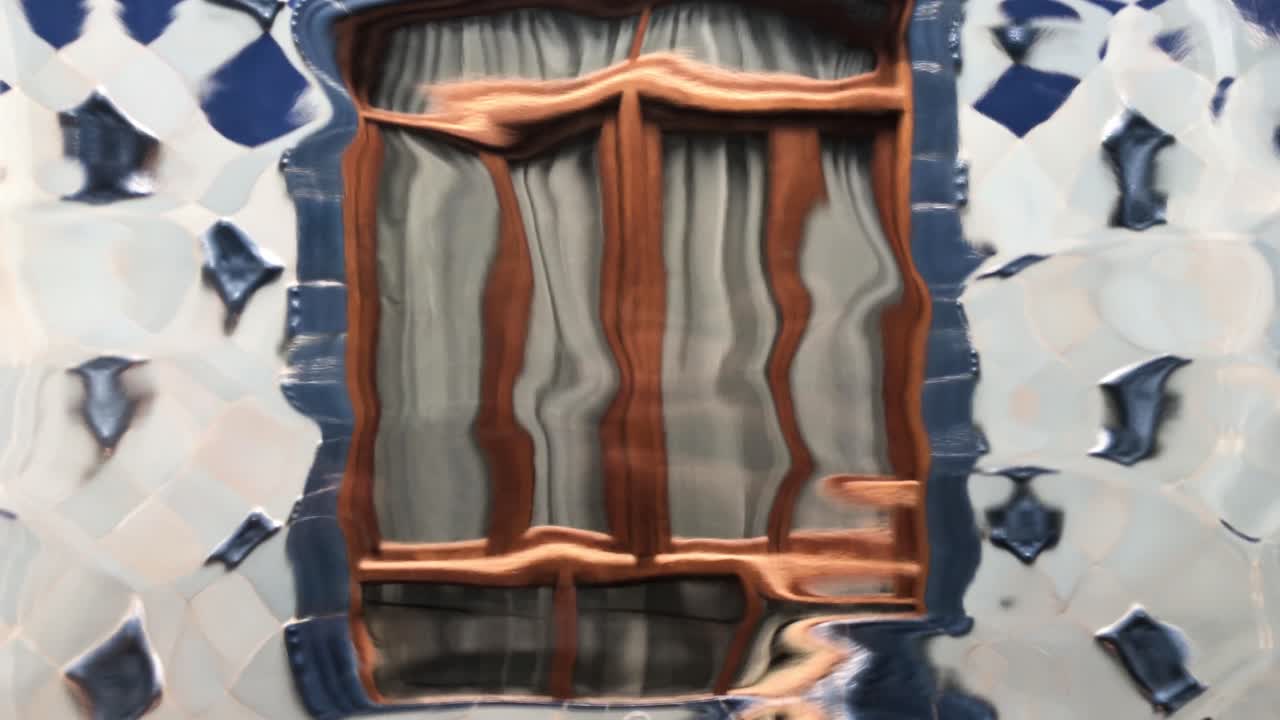 camión de movimiento de una ventana psicodélica en un edificio