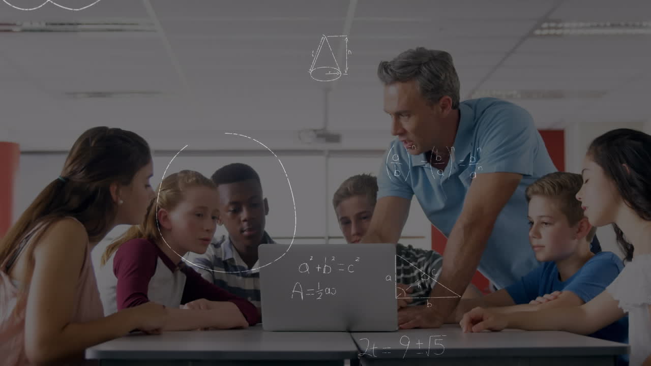 ecuaciones matemáticas flotando contra un maestro caucásico que enseña a los estudiantes usando una computadora portátil