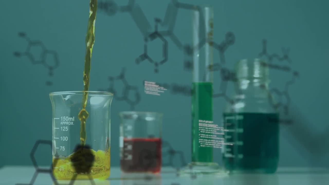 animación del procesamiento de datos científicos sobre vasos de laboratorio con líquido
