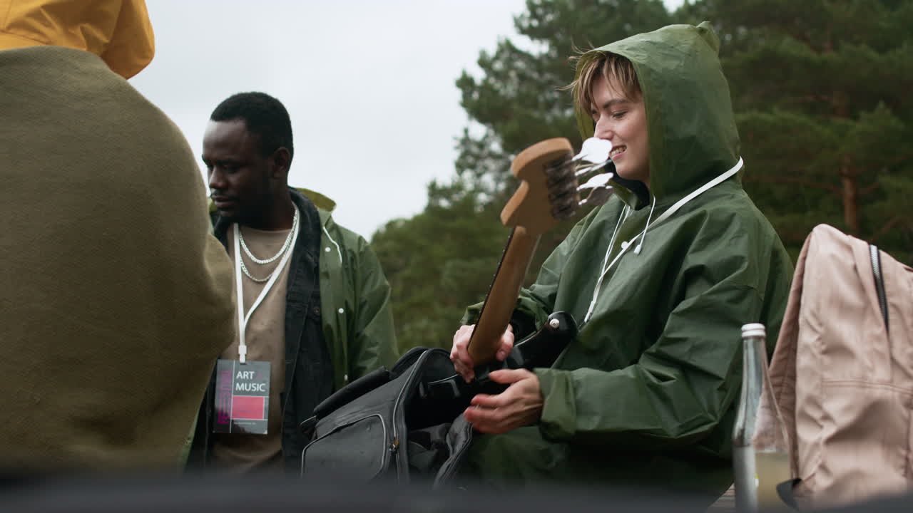 해변에 있는 음악가들