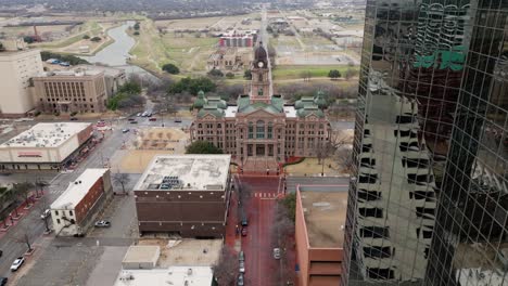 Fort-Worth-Courthouse-Ariel-Blick-über-Die-Innenstadt-Mit-Trinity-River-Im-Hintergrund