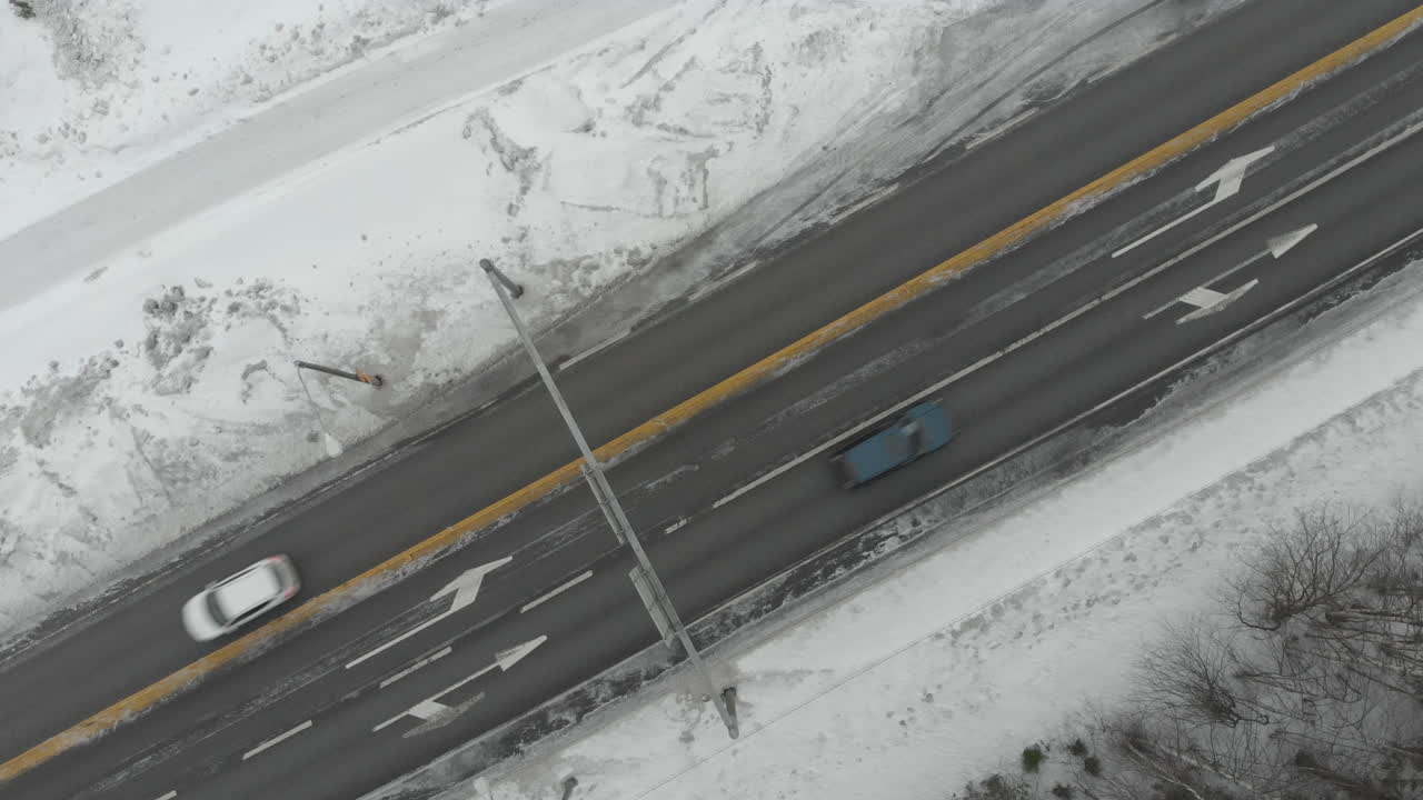 공중선, 공전, 무인 항공기, 도로 6 교통량, 흐린 날, 겨울날, kontionlahti에서, 북 카렐 리야, 핀란드