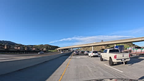 Fahrt-Auf-Kaliforniens-Golden-State-Freeway-Auf-Der-Interstate-5-Und-Auf-Dem-Antelope-Valley-Freeway---Hyper-Lapse