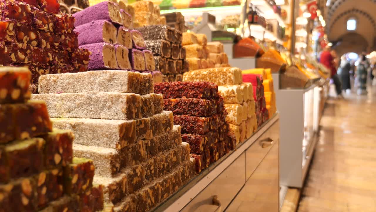 exhibición de delicias turcas coloridas en un mercado