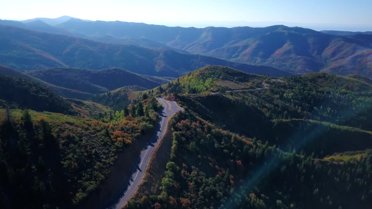 imágenes aéreas sobre nepo loop utah a principios del otoño