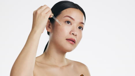 Asiatische-Frau,-Gesichts--Und-Ölserum-Für-Schönheit