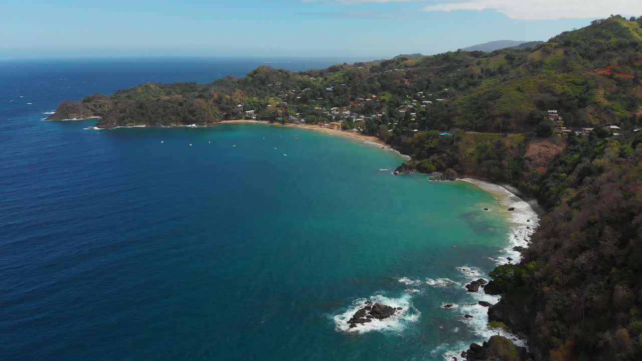 Vista aérea épica de la costa de Tobago en el Golfo de Paria