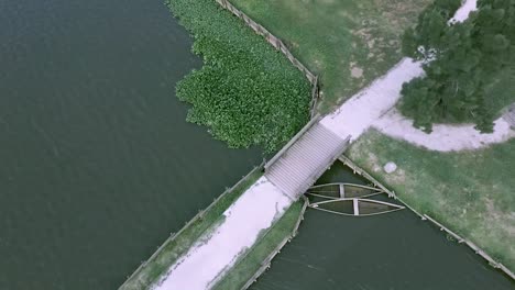 Aerial-view-of-a-river-coast-in-Macieira-de-Alcoba,-Águeda,-Portugal