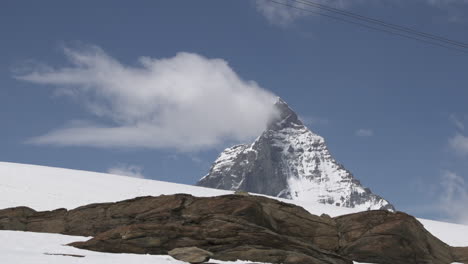 Zeitraffer-Der-Wolken-Um-Das-Matterhorn-Am-Mittag---Zermatt