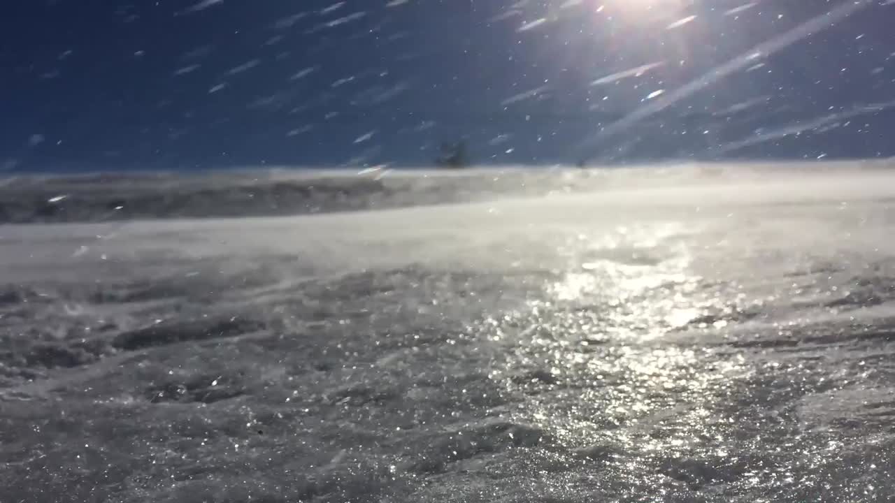 빛에 반짝이는 겨울 눈