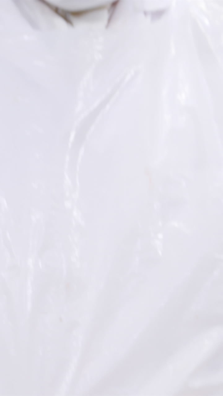 생고기를 잘라내는 도살자